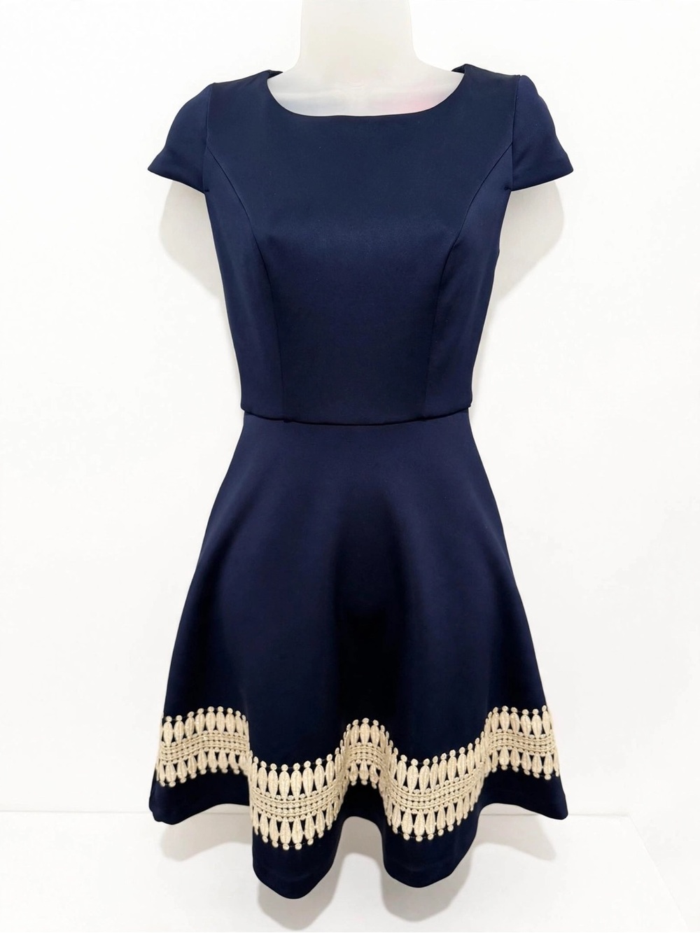 Lilly Pulitzer Coryn Dress -Size 00 Navy Blue Cream Crochet Hem Fit & Flare